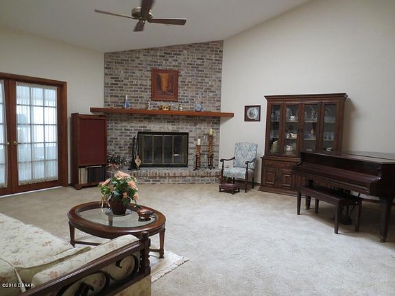 4th image of 1558 Poplar Dr