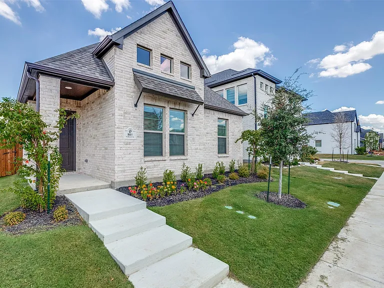 805 Fieldcrest St — Photo 1