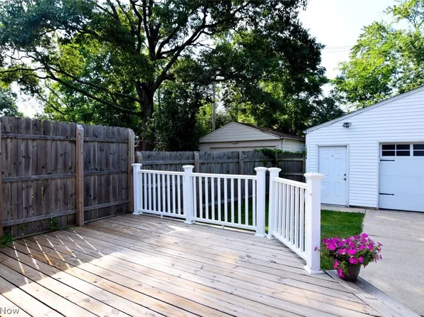 3574 Farland Rd, University Heights, OH 44118