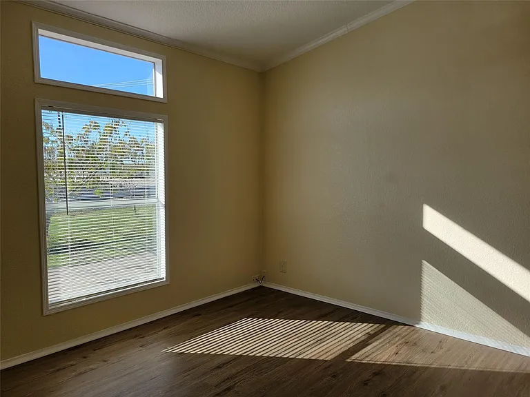 101 Heather Cv — Photo 12
