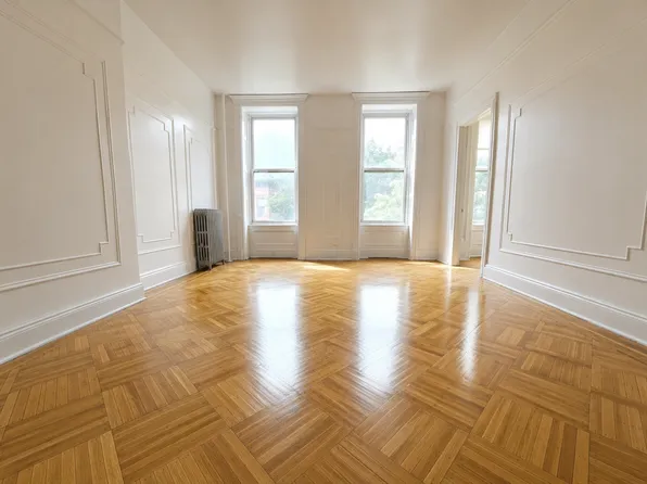 455 Willoughby Avenue image 1 of 6