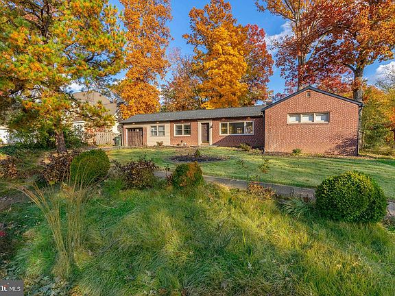 2nd image of 113 Briar Ln