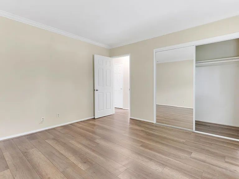 1690 E Hillcrest Dr — Photo 23