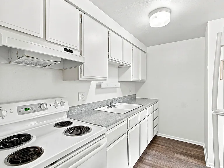 2459 S York St — Photo 28