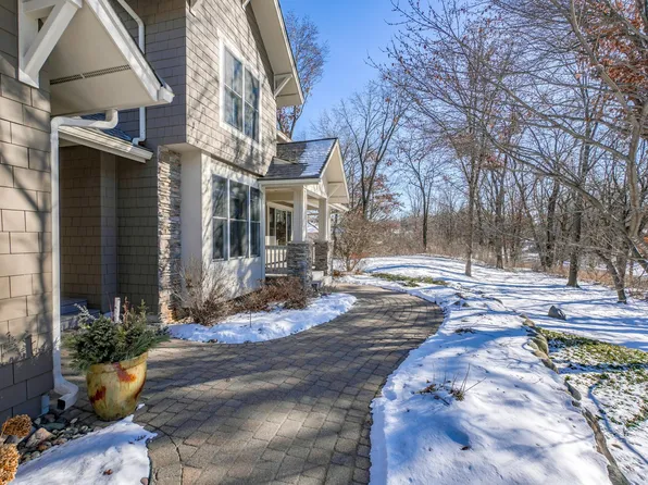 22 N Oaks Rd, North Oaks, MN 55127