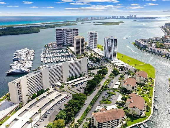 2nd image of 124 Lakeshore Drive #7290