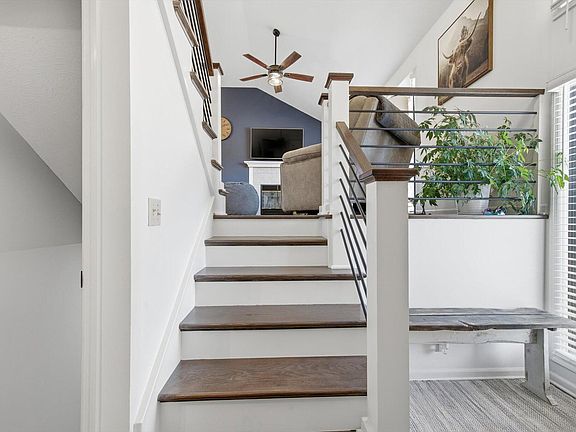 4th image of 402 Maple Dr