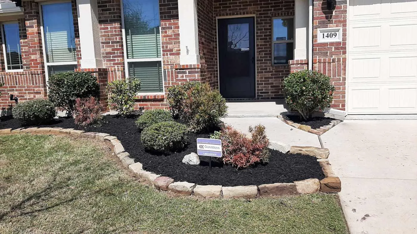4 bed, 2272 sqft, $2,700 — Photo 2