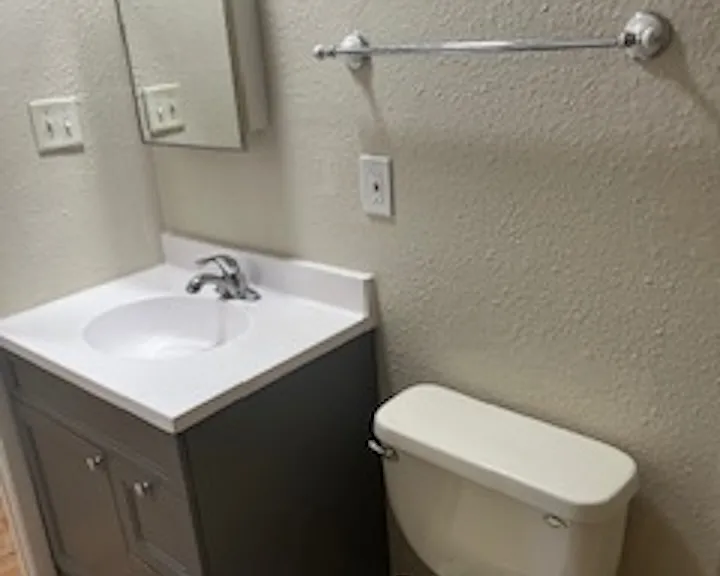 205 W Graham St #4 — Photo 9