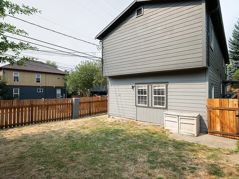 933 29th Ave S #A — Photo 32