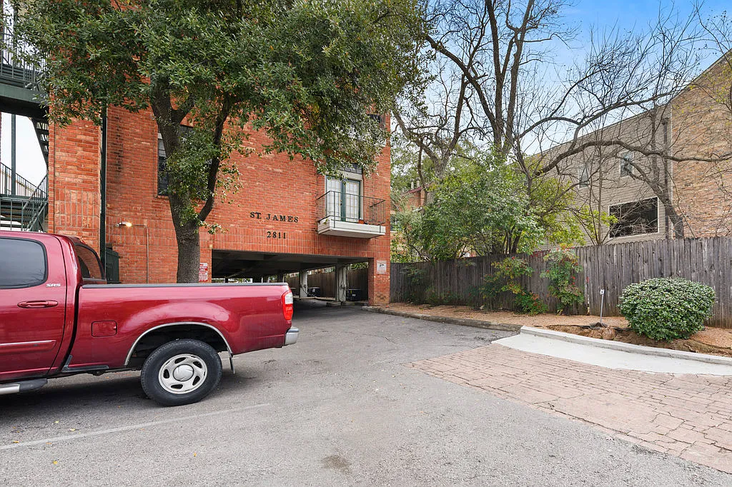 2811 Rio Grande St #302 — Photo 4