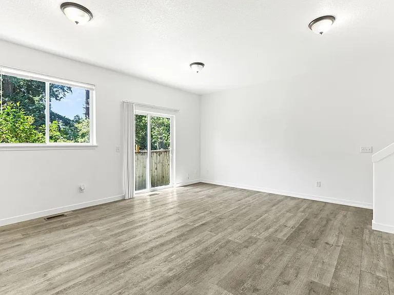 3745-3749 SE 127th Pl — Photo 12