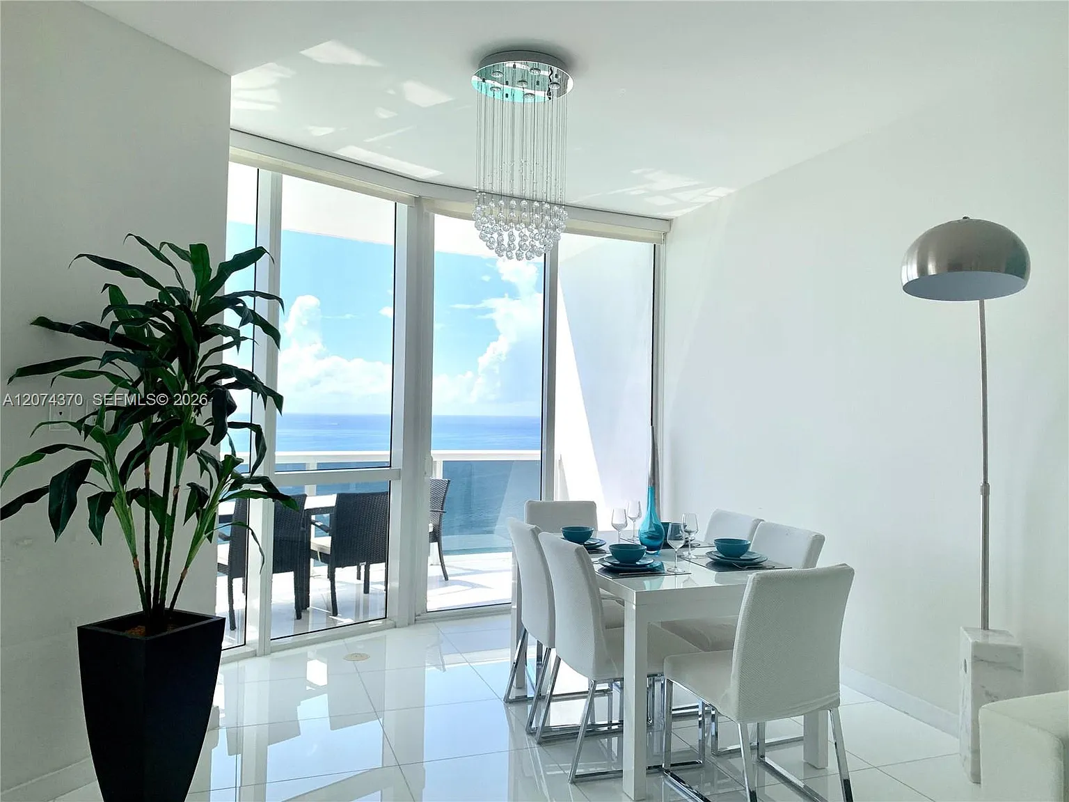 Trump Royale Condo — Photo 2