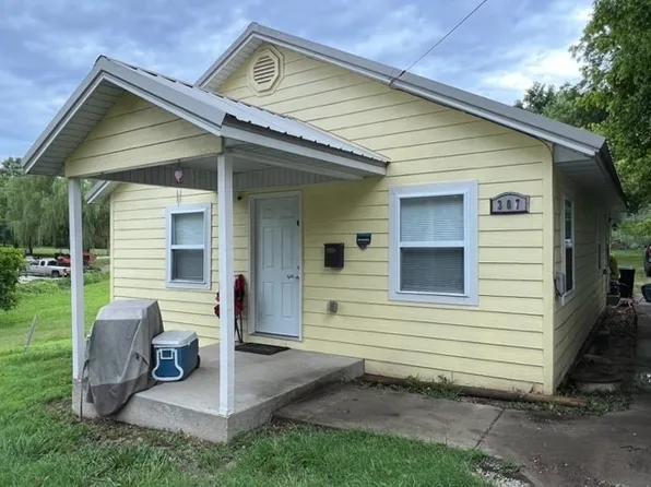 307 N Springfield St, Berryville, AR 72616