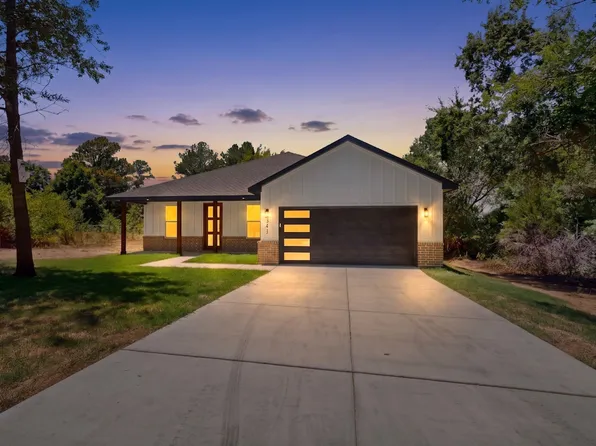 343 Schooner Rd, Mabank, TX 75156
