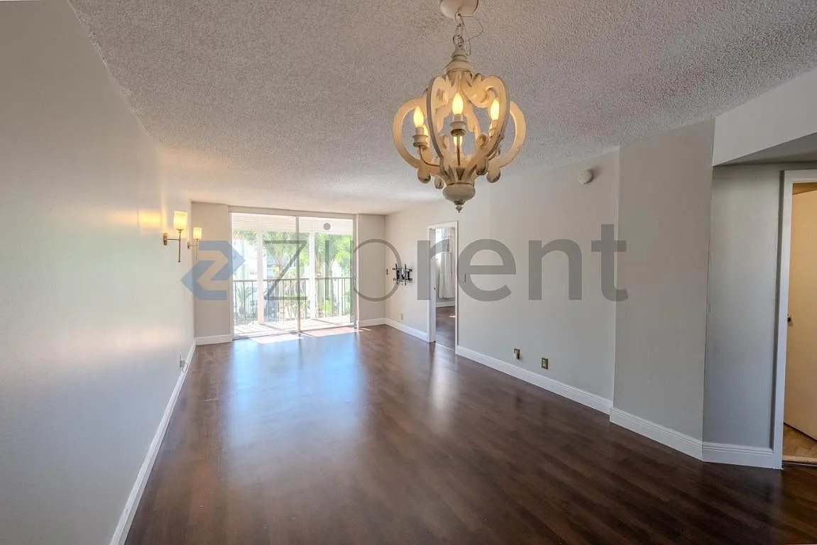 2 bed, 928 sqft, $2,000 — Photo 4