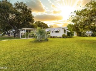 888 Laurel Cir, Barefoot Bay, FL 32976