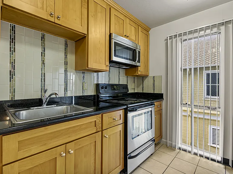 Berkeley Park Apartments — Photo 12