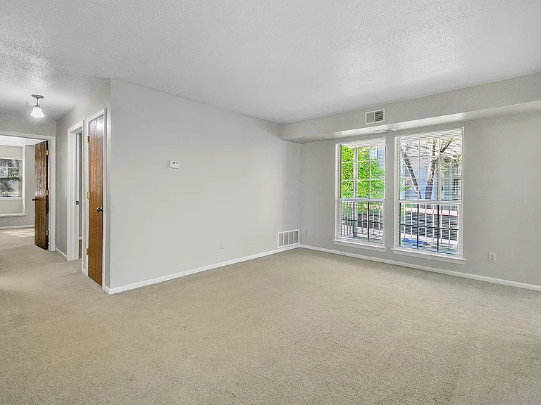 Woodland Valley Apartments — Photo 28