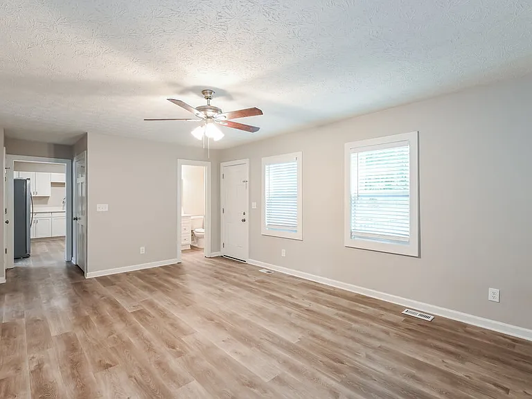 1910 Meadowchase Ct — Photo 7