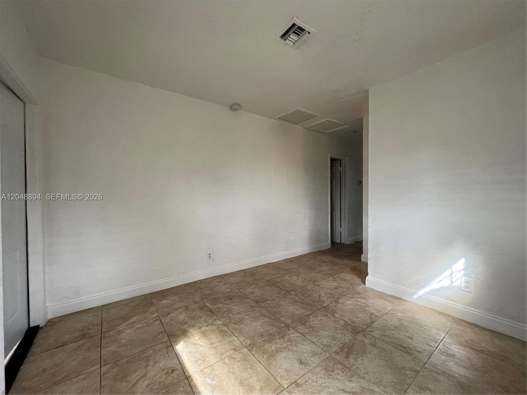 3024 NW 2nd St, photo 8