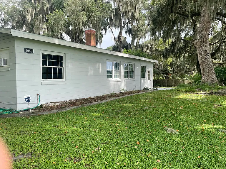 1085 S Lake Ave — Photo 9