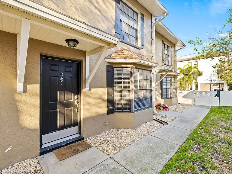 Albany Apartments | Tampa, FL