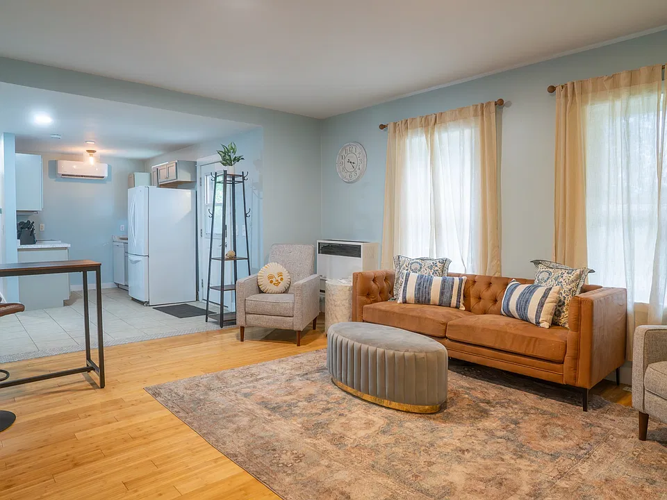 123 E Elliott St #1