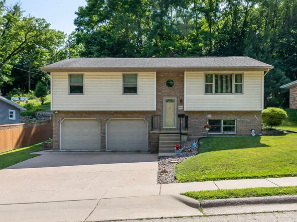 668 Kane St, Dubuque, IA 52001
