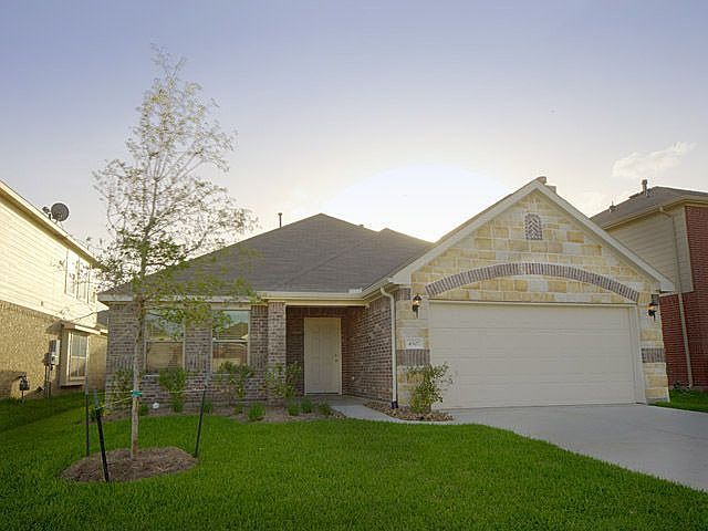 4507 Prince is a wonderful NEW family home from Gehan