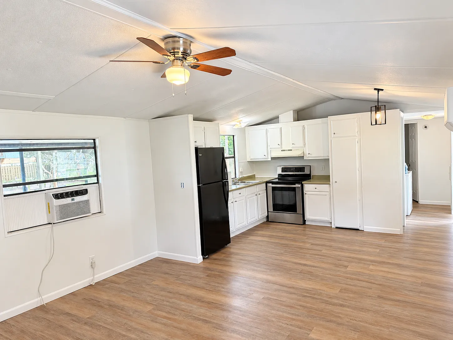 2 bed, 728 sqft, $1,475 — Photo 3