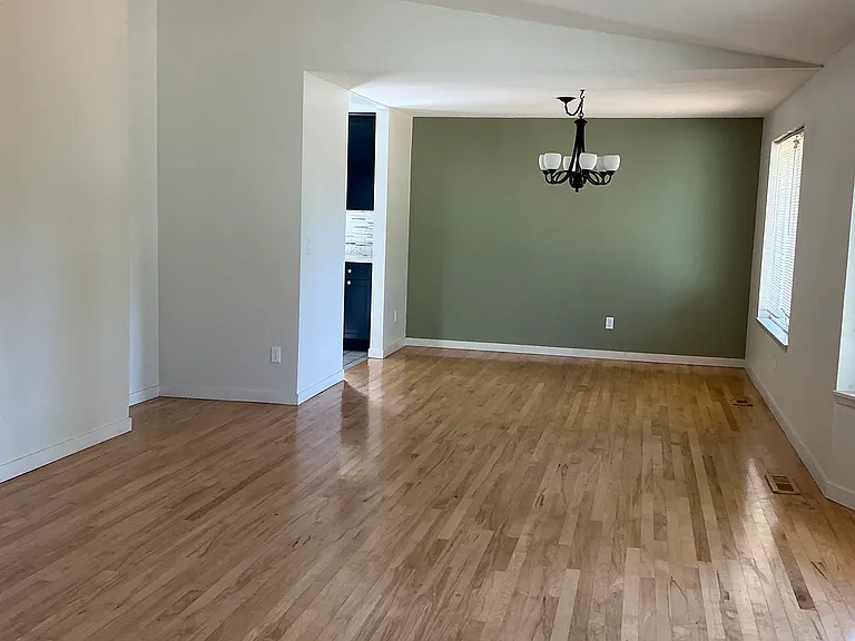 8475 NE Meadowmeer Dr — Photo 4