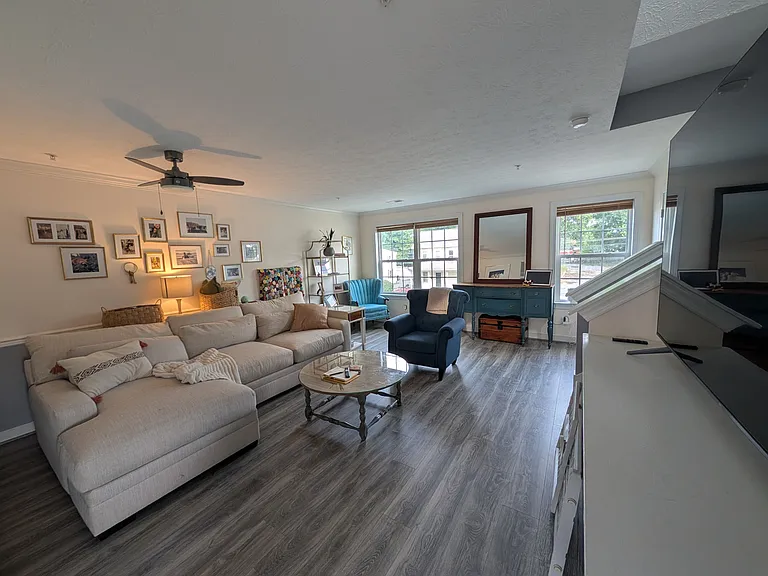472 S Carlisle St — Photo 2