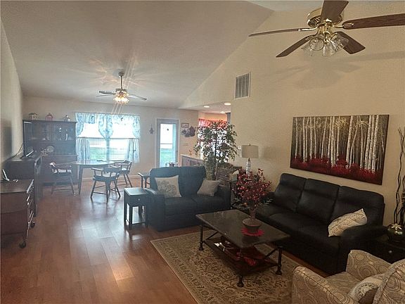 4th image of 555 Scovill Ct