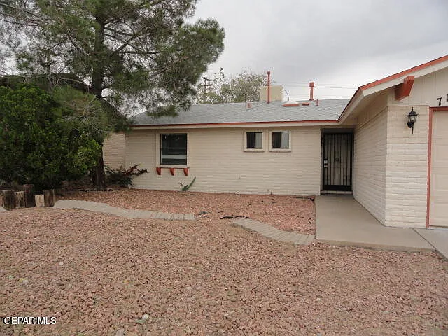 712 Arredondo Dr — Photo 2
