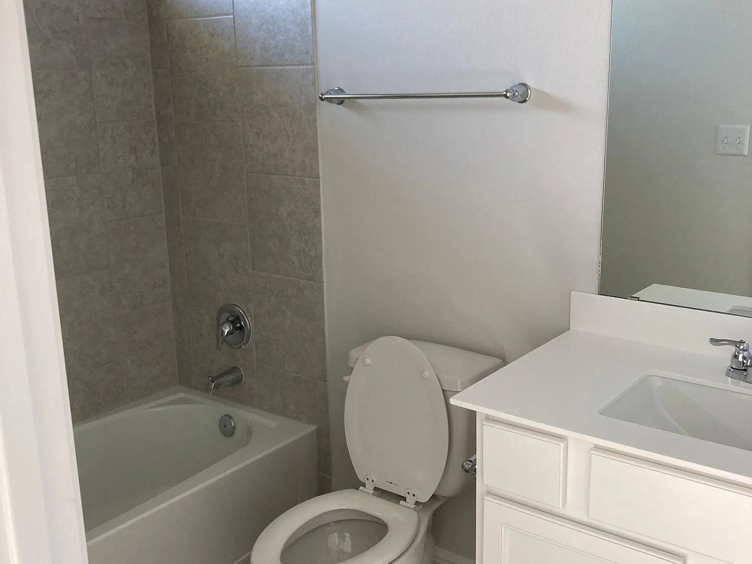 2 bed, 2.5 bath, 1190 sqft, $1,800 — Photo 4