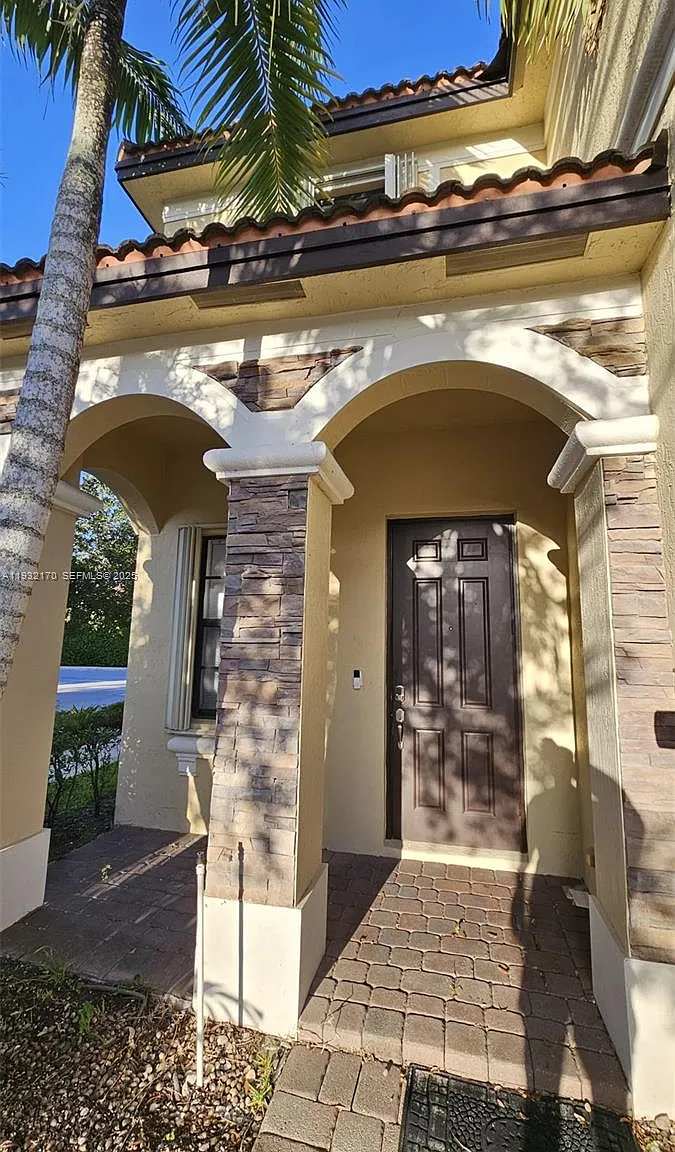 3 bed, 1610 sqft, $3,500 — Photo 1