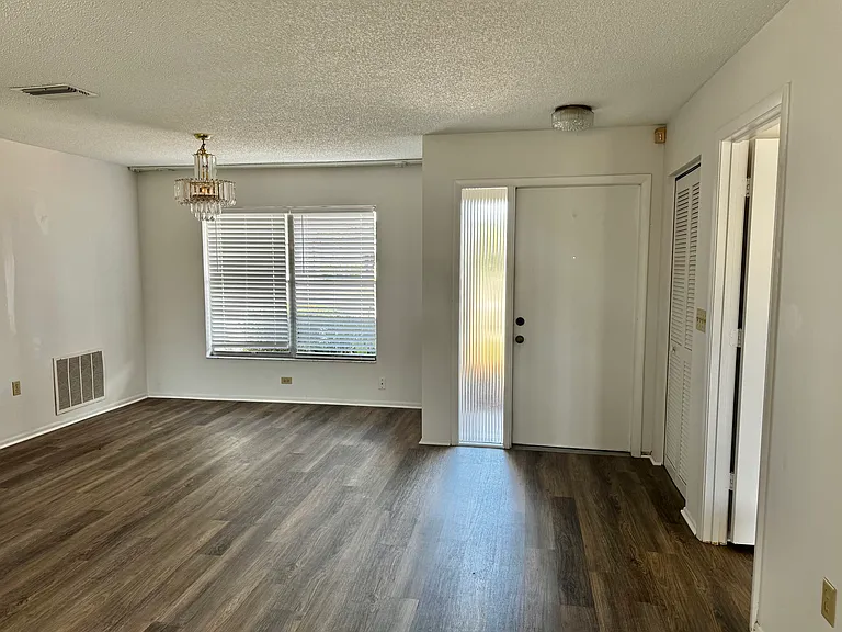 4368 Eastwood Dr — Photo 2