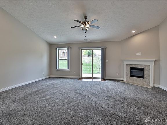 5th image of 729 Villa Ct