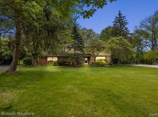 6609 E Knollwood Cir, West Bloomfield, MI 48322