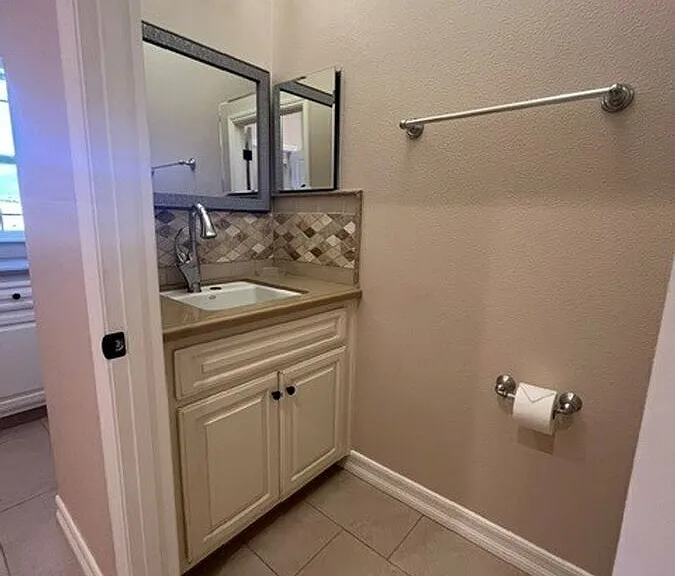 24044 Victoria Ct — Photo 19