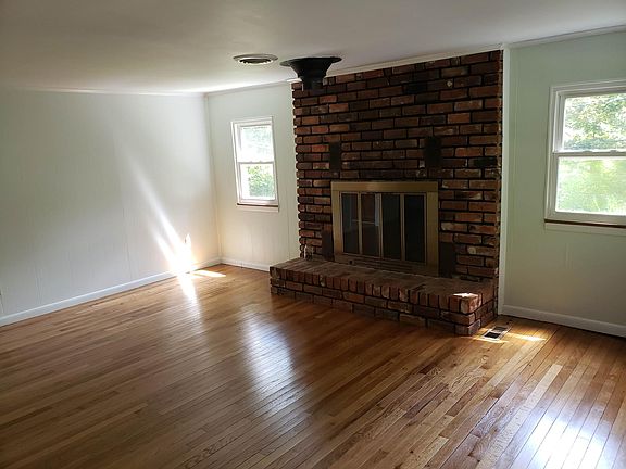 3rd image of 2412 Smithland Ln