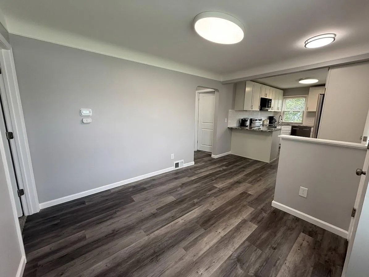 2 bed, 2.0 bath, 900 sqft, $1,500 — Photo 3