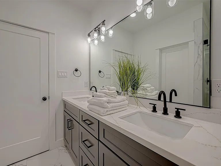 2726 Anita St — Photo 23
