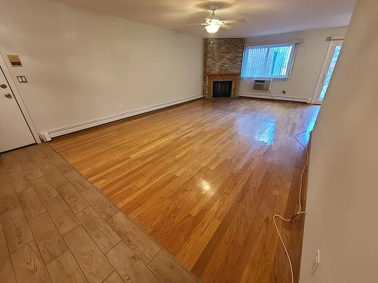 89 N Broadway — Photo 2