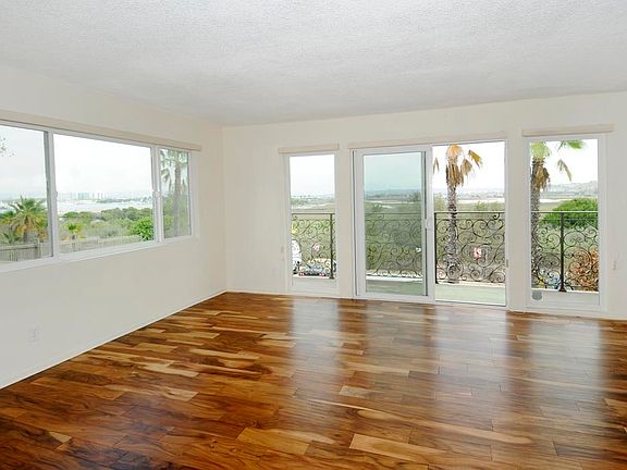 Dining/Living rooms overlook Marina del Rey Harbor and Ballo