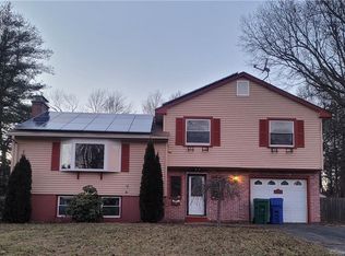 26 Applewood Rd, Bloomfield, CT 06002