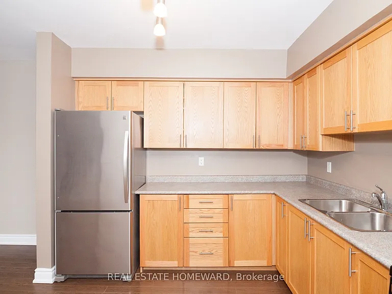 920 Pape Ave #B — Photo 8
