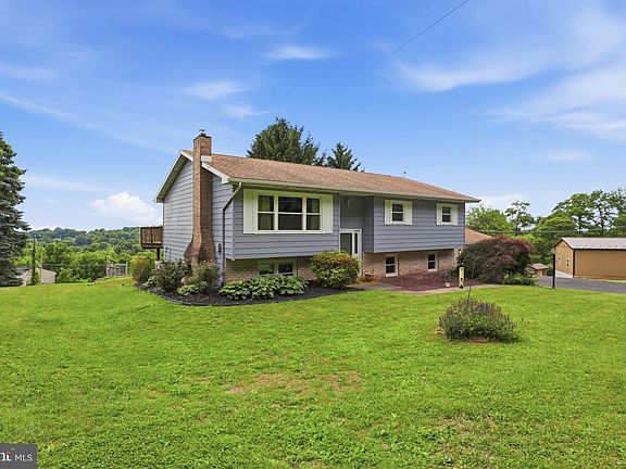 3rd image of 30 Hill Dr