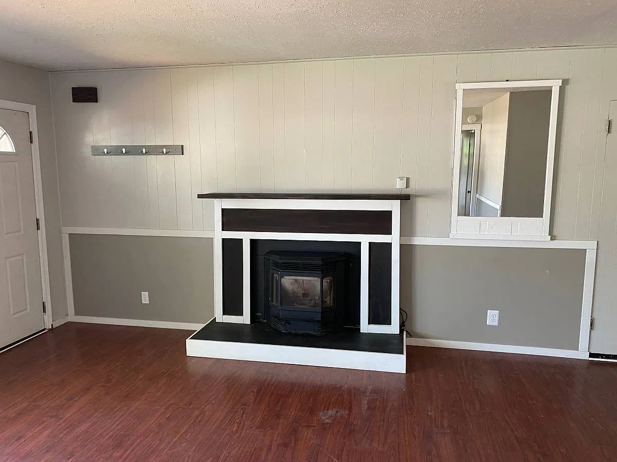 3 bed, 1.5 bath, 1374 sqft, $2,200 — Photo 4